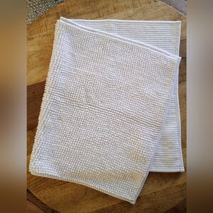 NWOT Made By Design White Bath Mat 20x34